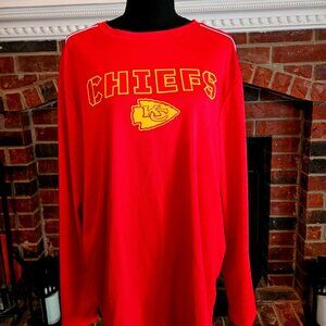 Long Sleeve Chiefs Shirt with Yellow Arrowhead. Official Cheifs Merch. Size XL.